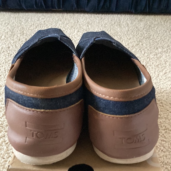 TOMS Dark Denim with synthetic leather trim Mens shoe - Picture 3 of 4
